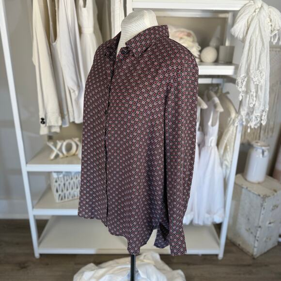 Chelsea & Theodore Women's Size 2XL Black & Red Geometric Button Up Blouse #3549 - Picture 2 of 10